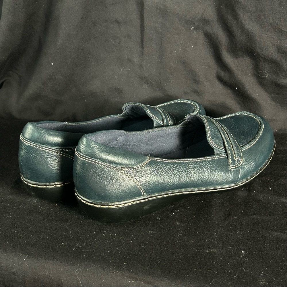 Clarks Bendable Leather Slip On Loafers - Picture 3 of 5